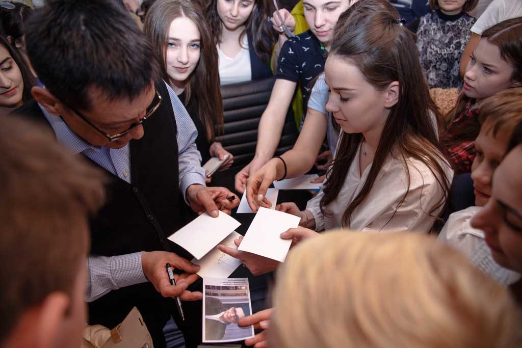 В Первой школе 18 апреля встречали знаменитого режиссера Егора Кончаловского