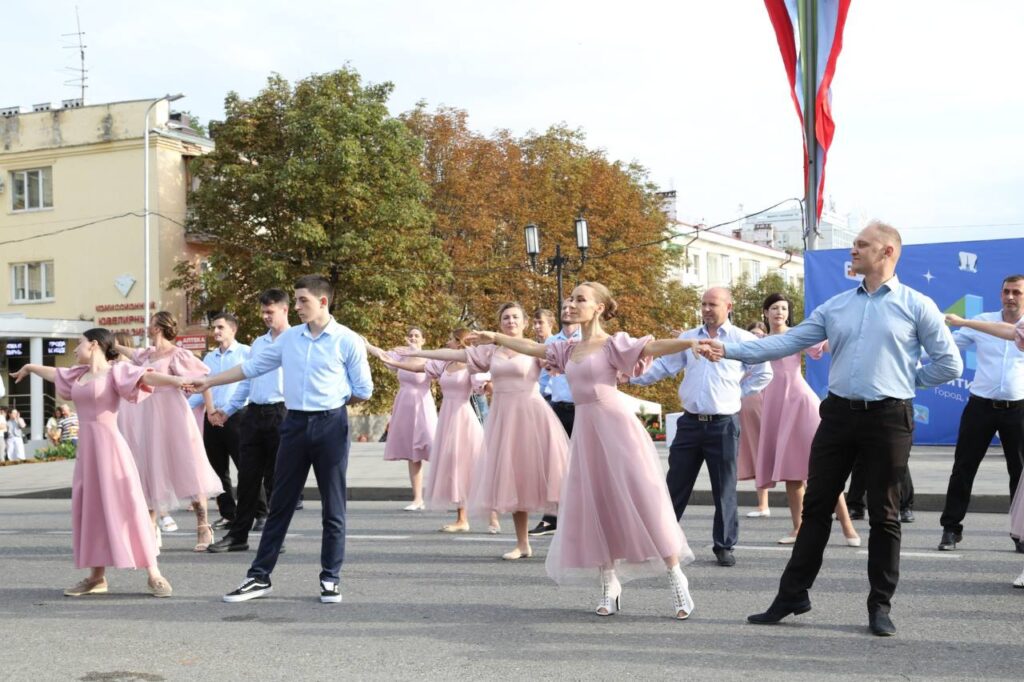 Все начинается с семьи !